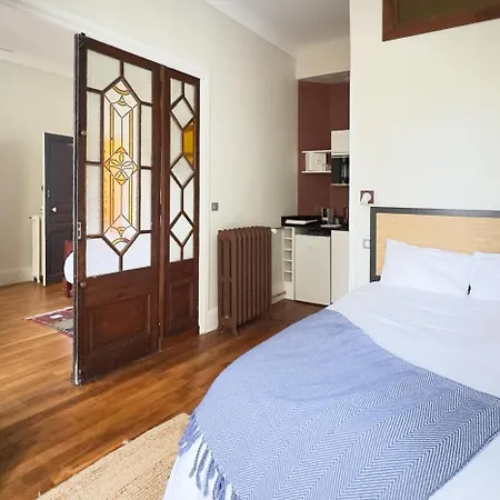 Les De L'opera Guest house *