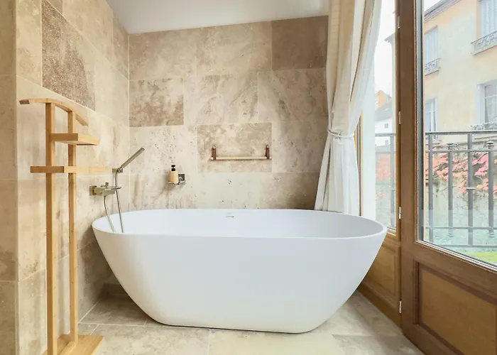 Les De L'opera Konukevi Vichy